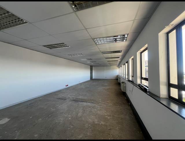 97M² OFFICE TO LET IN HYDE PARK