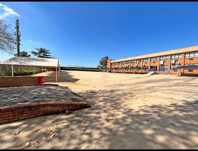 3,891M² WAREHOUSE TO LET IN KELVIN