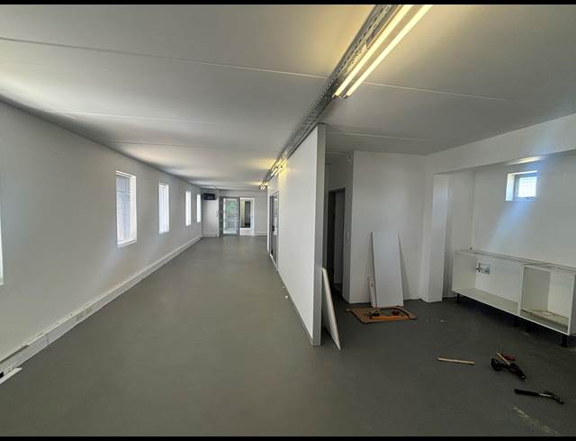 103M² CO-WORKING SPACE TO LET IN FIRGROVE