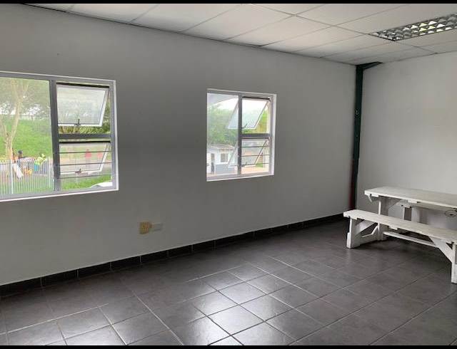 1,069M² WAREHOUSE TO LET IN BRIARDENE