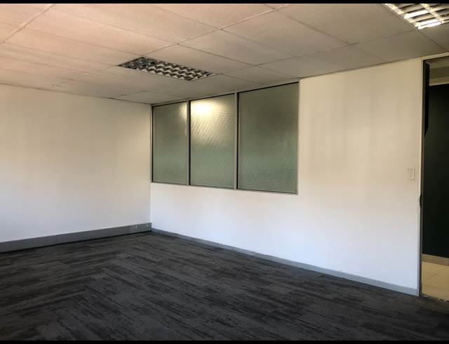 43M² OFFICE TO LET IN HYDE PARK
