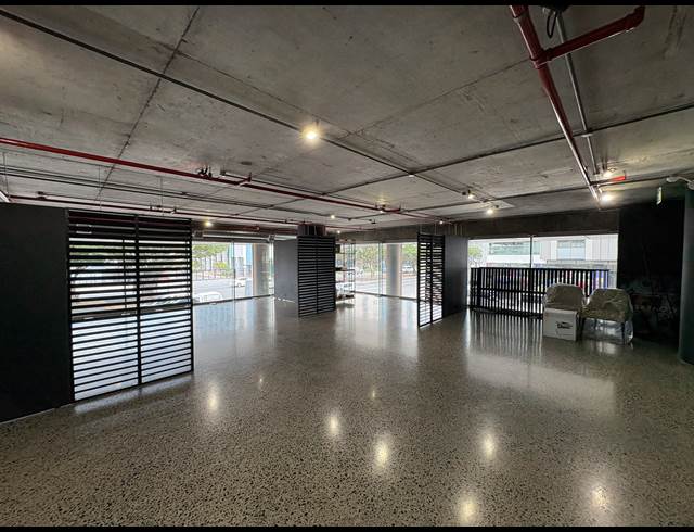1,038M² RETAIL TO LET IN FORESHORE