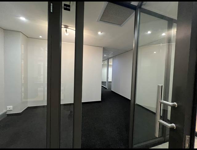 144M² OFFICE TO LET IN IRENE