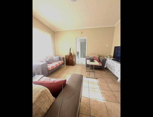 2 BEDROOM PROPERTY TO RENT IN GOODWOOD CENTRAL