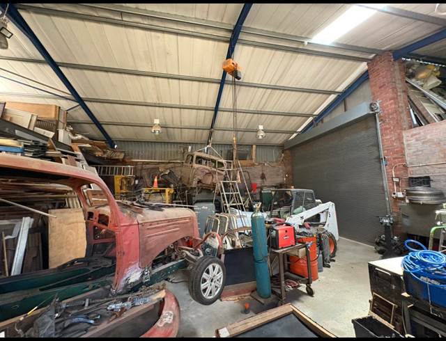 412M² WAREHOUSE TO LET IN STRAND CENTRAL