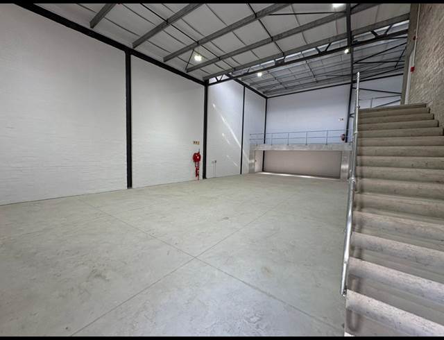 464M² WAREHOUSE TO LET IN FIRGROVE