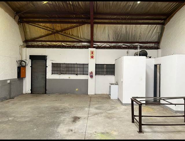 193M² WAREHOUSE TO LET IN CROWN