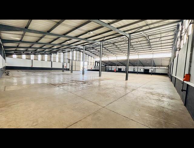 2,100M² WAREHOUSE TO LET IN DUNCANVILLE