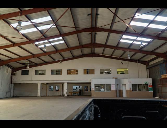 600M² WAREHOUSE TO LET IN CITY WEST