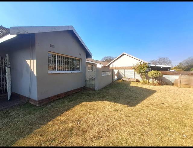 3 BEDROOM HOUSE TO LET IN ARCON PARK