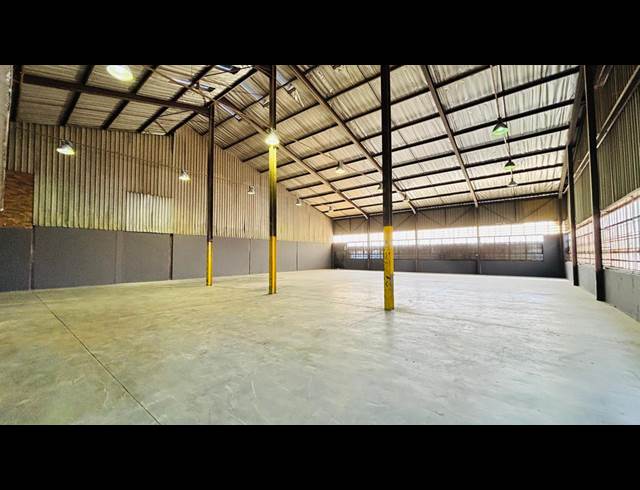 710M² WAREHOUSE TO LET IN ROBERTVILLE