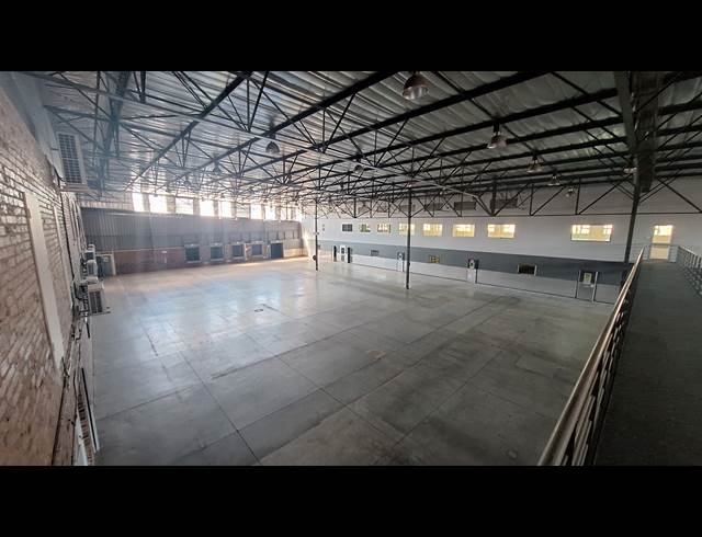 5,700M² WAREHOUSE TO LET IN FLORIDA GLEN