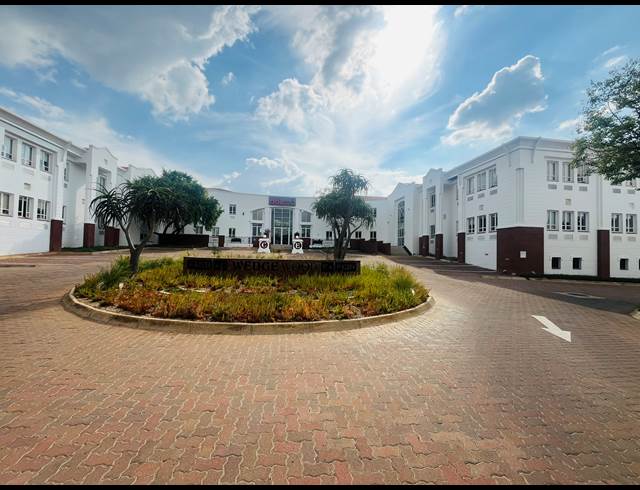 1,224M² OFFICE TO LET IN BRYANSTON