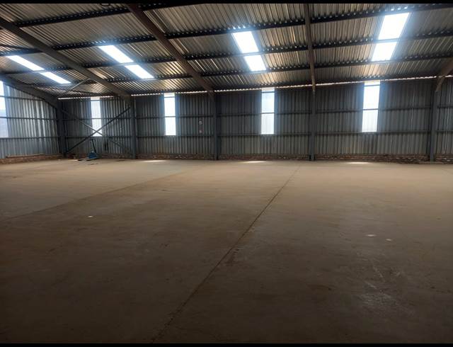 550M² WAREHOUSE TO LET IN POMONA