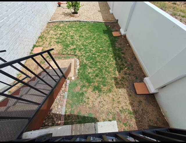 2 bed property to rent in VAN RIEBEECK PARK
