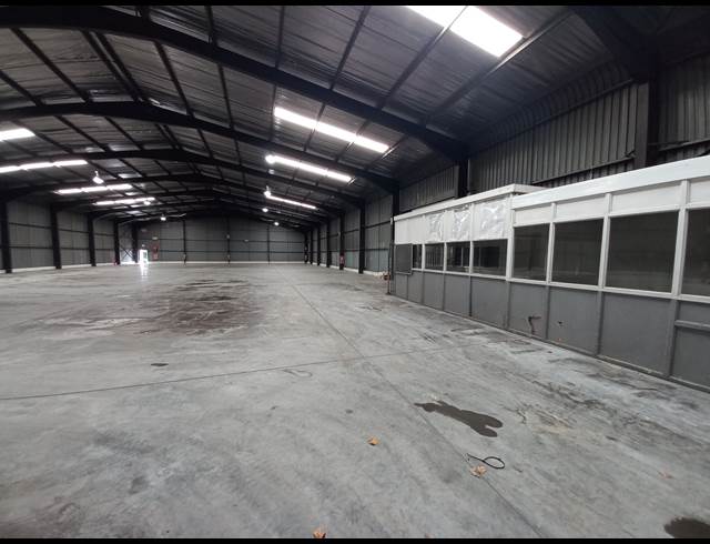 1,350M² WAREHOUSE TO LET IN WOODBROOK