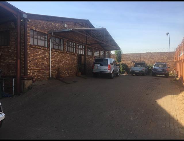 1,036M² WAREHOUSE RENTED IN SILVERTONDALE