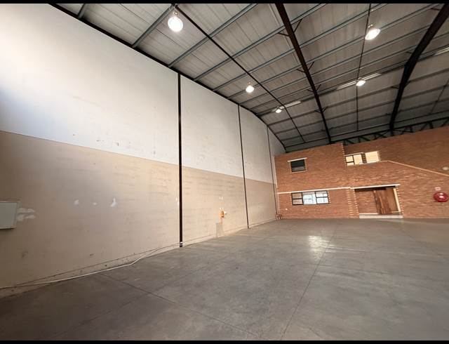 425M² WAREHOUSE TO LET IN AIRPORT PARK