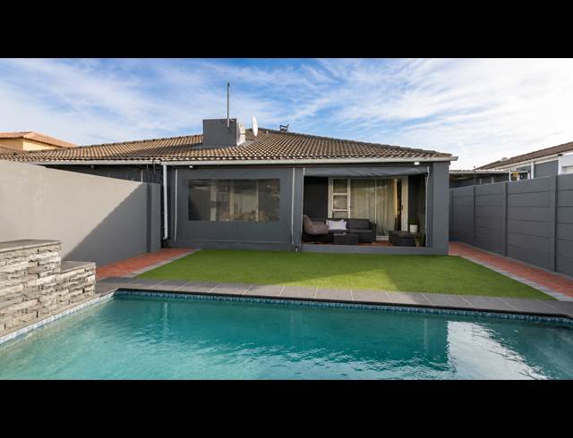 3 BEDROOM HOUSE TO LET IN PARKLANDS