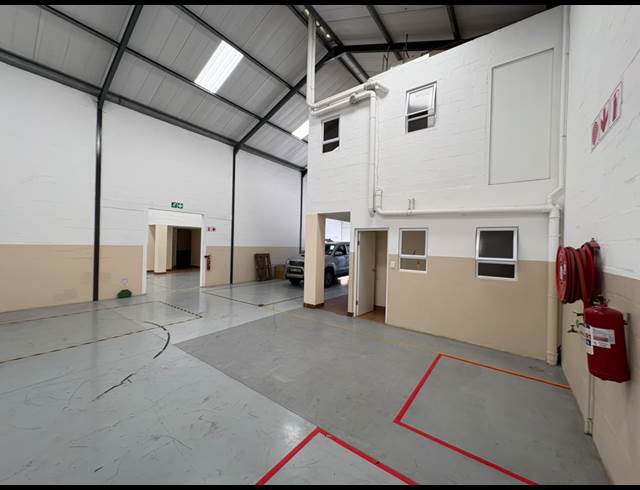 518M² WAREHOUSE TO LET IN STRAND INDUSTRIA