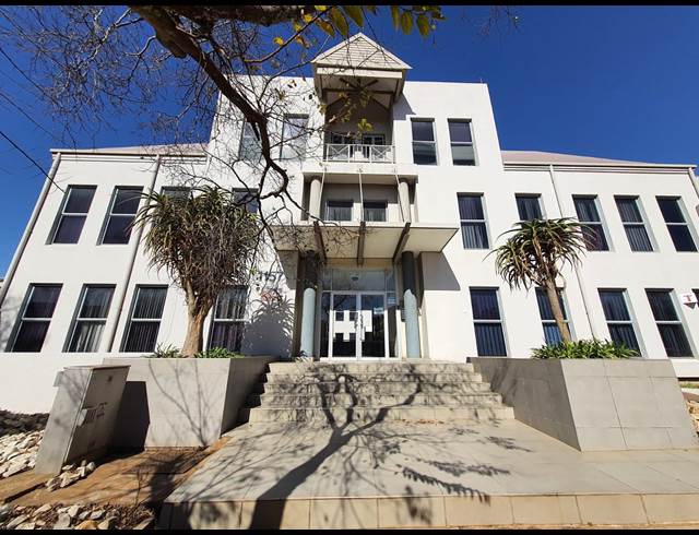 106M² OFFICE TO LET IN HATFIELD