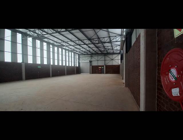 942M² WAREHOUSE TO LET IN LASER PARK