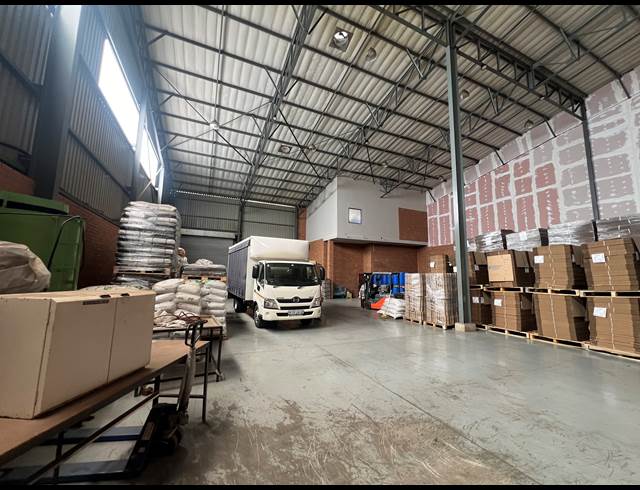 1,378M² WAREHOUSE TO LET IN COSMO BUSINESS PARK
