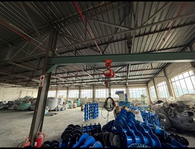 1,400M² BUILDING TO LET IN CROESUS