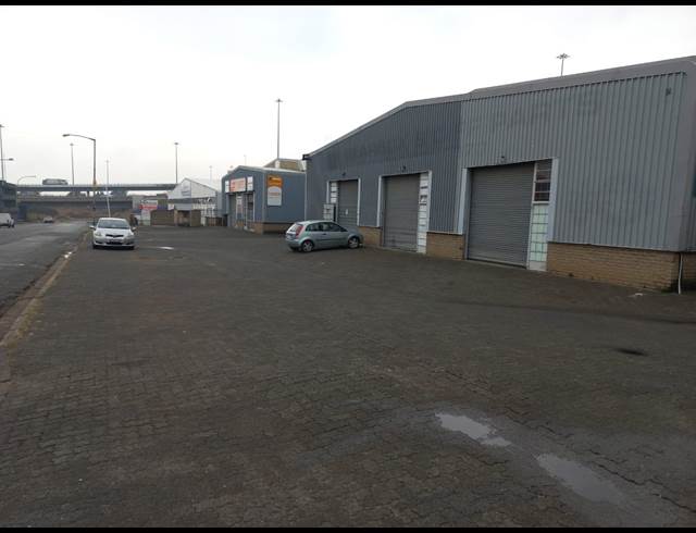250M² WAREHOUSE TO LET IN CITY & SUBURBAN