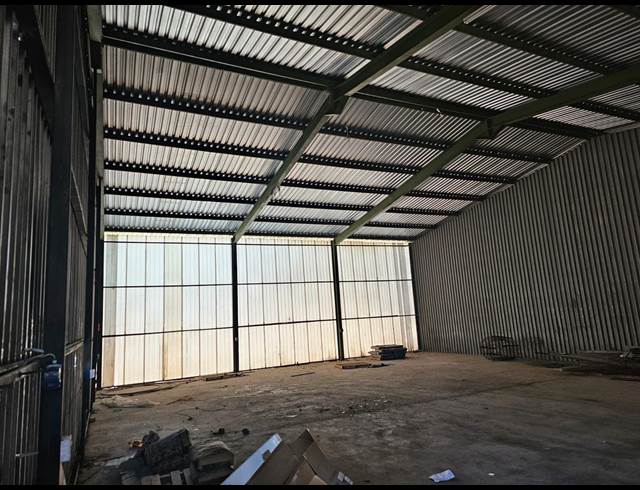 300M² WAREHOUSE TO LET IN VULCANIA