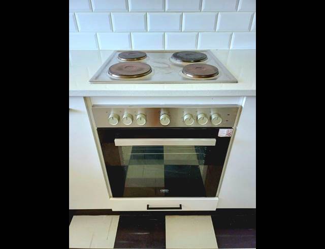 2 bed property to rent in LANGERUG