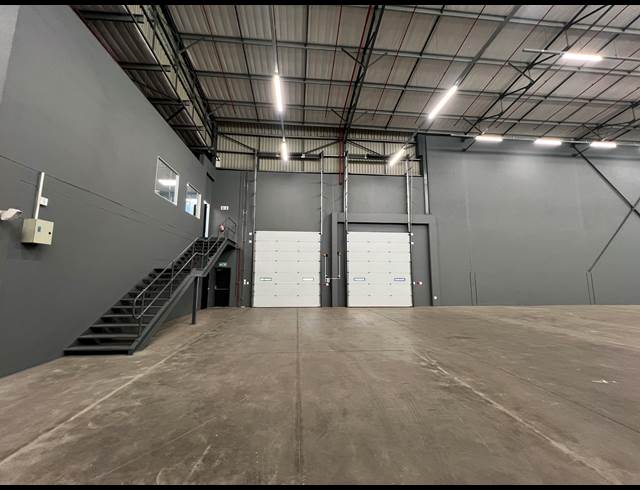2,596M² WAREHOUSE TO LET IN LOUWLARDIA