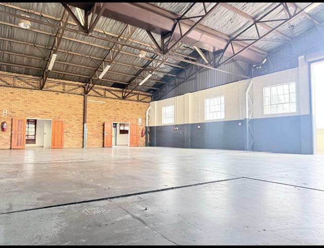 320M² BUILDING TO LET IN APEX