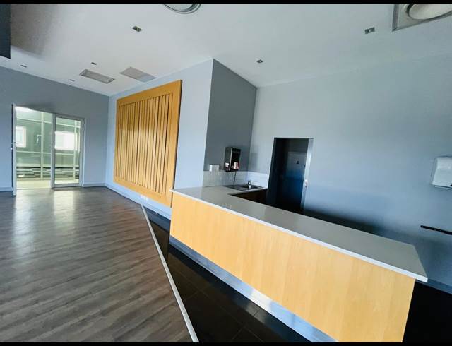 2,000M² OFFICE TO LET IN GLEN AUSTIN AH