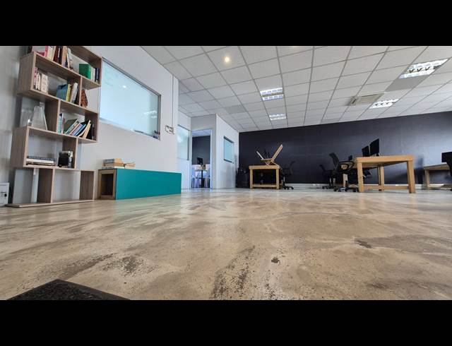 145M² OFFICE TO LET IN WESTLAKE