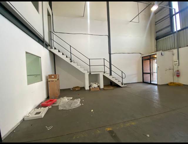 287M² WAREHOUSE TO LET IN MEADOWDALE