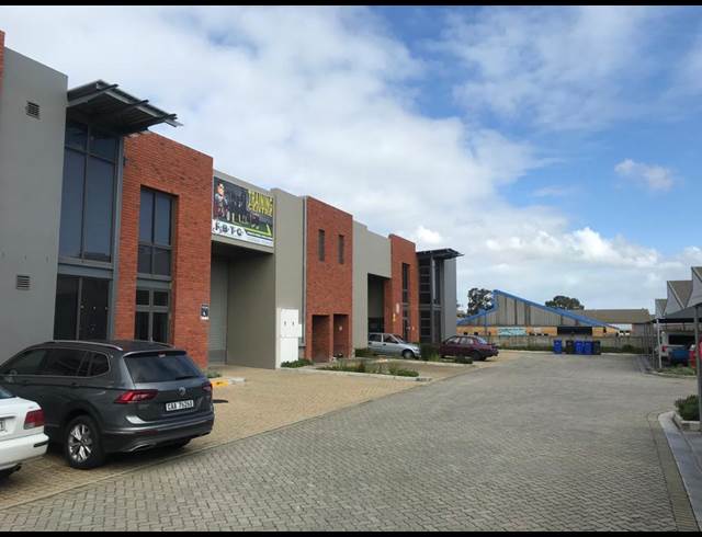 449M² WAREHOUSE TO LET IN STIKLAND INDUSTRIAL