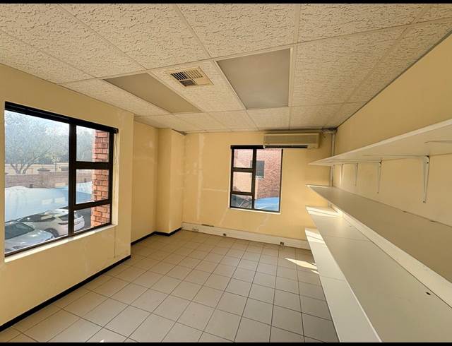144M² OFFICE TO LET IN FOURWAYS