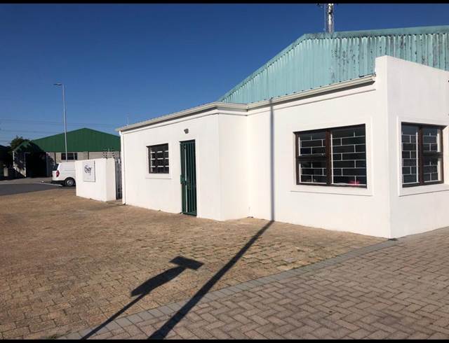 237M² WAREHOUSE RENTED IN SAXENBURG PARK 1