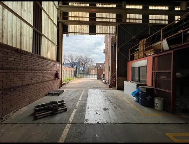 1,500M² WAREHOUSE TO LET IN DRIEHOEK