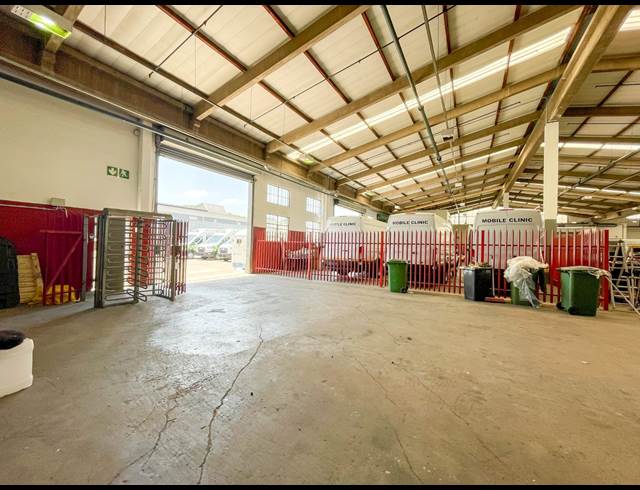2,675M² WAREHOUSE TO LET IN WESTMEAD