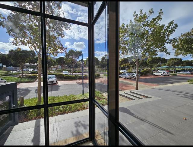 1,014M² OFFICE TO LET IN PLATTEKLOOF