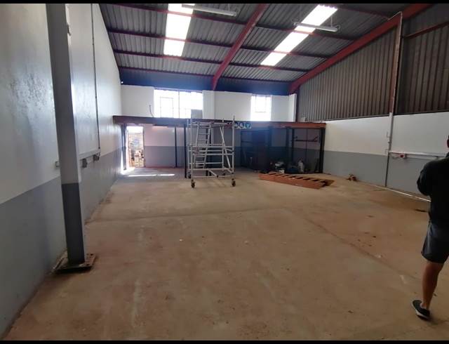 190M² WAREHOUSE TO LET IN NEW ERA