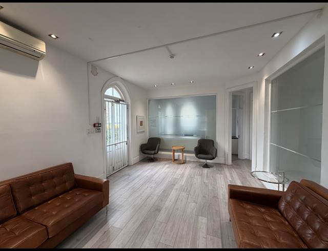 217M² OFFICE TO LET IN WATERFRONT