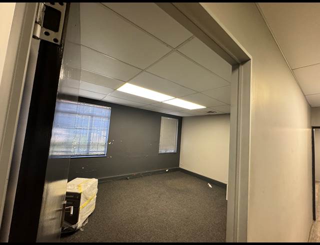 476M² OFFICE TO LET IN WYNBERG