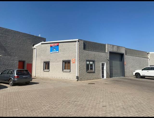 235M² WAREHOUSE TO LET IN PAARL CENTRAL