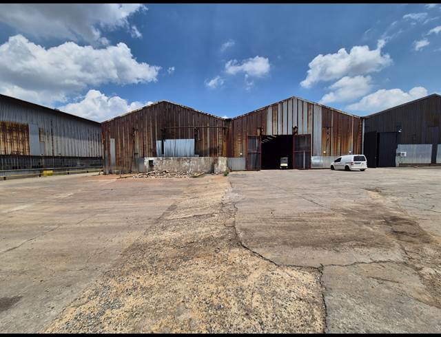 3,200M² WAREHOUSE TO LET IN GERMISTON SOUTH