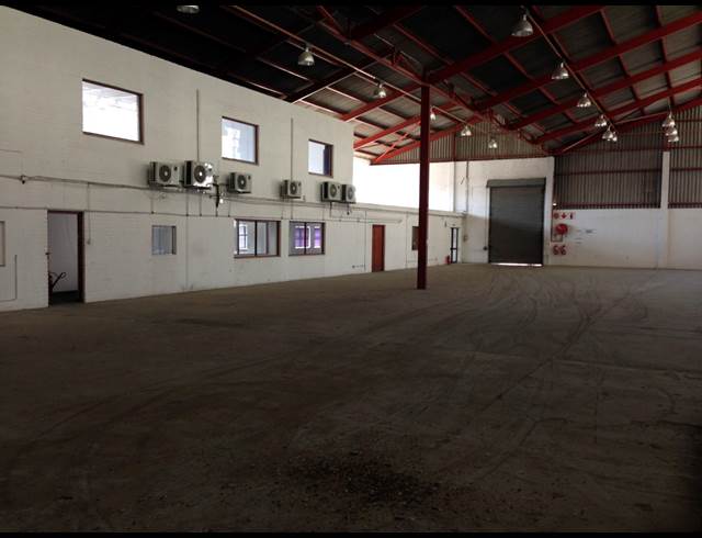 1,225M² FACTORY TO LET IN AIRPORT INDUSTRIA