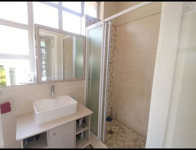 836M² BUSINESS TO LET IN GLENWOOD