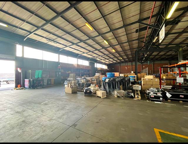 1,966M² WAREHOUSE TO LET IN MEADOWDALE